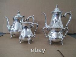 International Silver Plate Tea and Coffee Set In Excellent Condition
