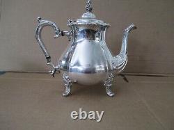 International Silver Plate Tea and Coffee Set In Excellent Condition