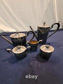 LUNT Silver Plate 5 Piece Set Coffee Pot, Tea Pot, Creamer, 2 Sugars 100-E