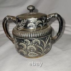 Meriden SilverPlate Co. Tea Set 1432 Quadruple Plated 3 Piece