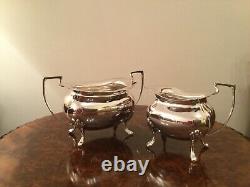 Quality Walker & Hall 3 Piece Silver Plate EPNS Tea Set