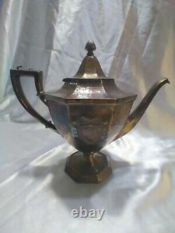 Rodgers Brothers silver plate Heraldic Tea pot & sugar bowl. Circa 1916