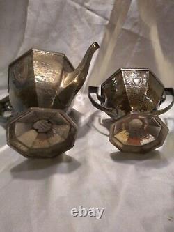 Rodgers Brothers silver plate Heraldic Tea pot & sugar bowl. Circa 1916