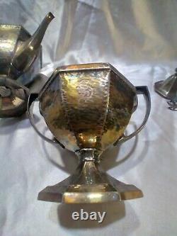 Rodgers Brothers silver plate Heraldic Tea pot & sugar bowl. Circa 1916