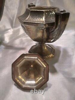 Rodgers Brothers silver plate Heraldic Tea pot & sugar bowl. Circa 1916