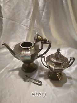 Rodgers Brothers silver plate Heraldic Tea pot & sugar bowl. Circa 1916