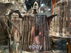 Walker & Hall Sheffield Silver Plate Tea Pot